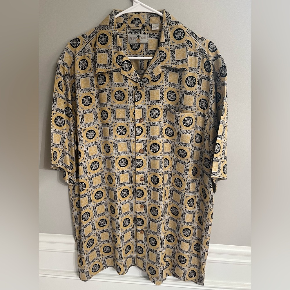 100% Silk Visitor Resort Men's Patterned Short Sleeve Shirt